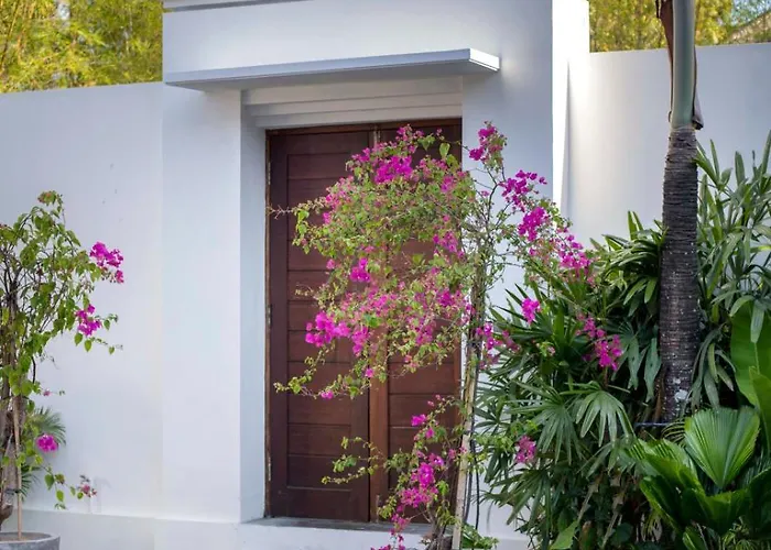 Pawikan - Stylish Tropical 4br With Private Pool In Center Villa