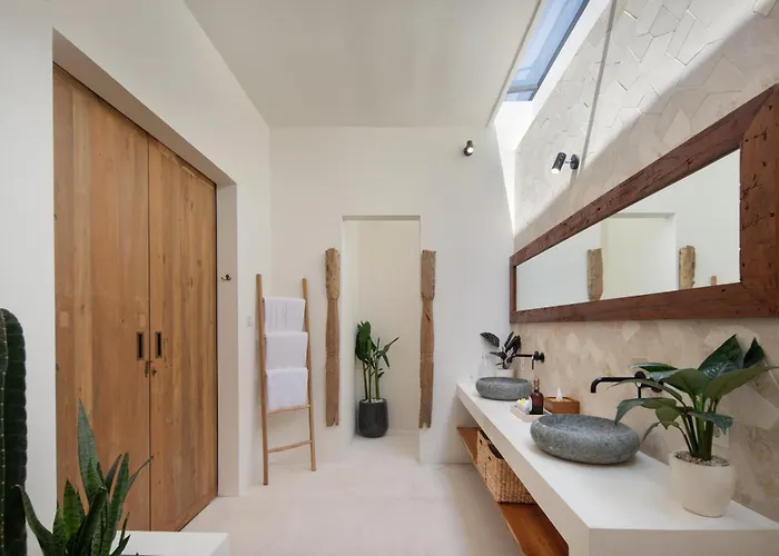 Villa Pawikan - Stylish Tropical 4br With Private Pool In Center *