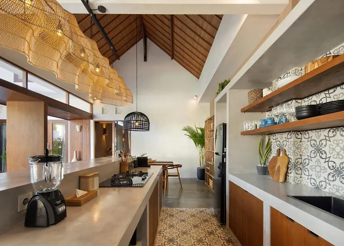 Villa Pawikan - Stylish Tropical 4br With Private Pool In Center Seminyak