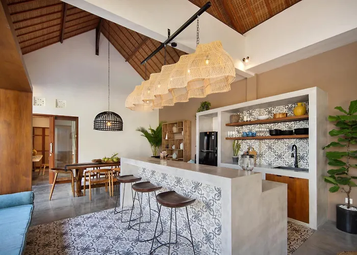 Pawikan - Stylish Tropical 4br With Private Pool In Center * Seminyak
